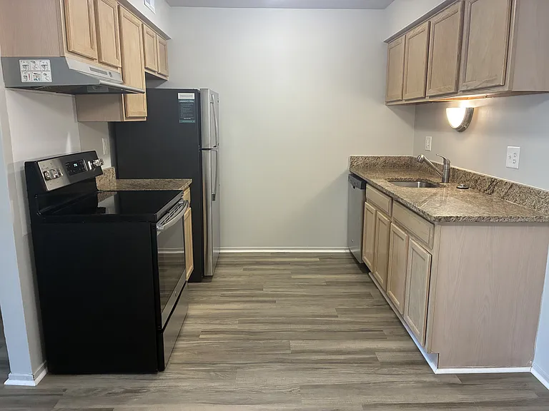 Prentiss Pointe Apartments — Photo 201