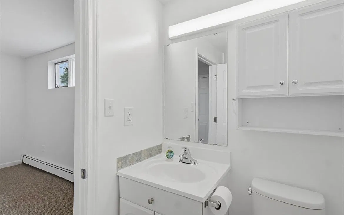 1 bed, 837 sqft, $2,300 — Photo 2