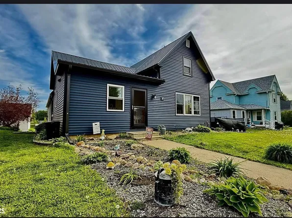 210 Johnston St, Gladbrook, IA 50635