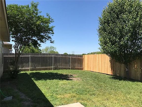 3rd image of 260 Onyx Lake Dr