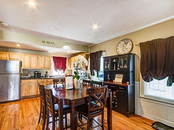 4th image of 75 Frankton Ave