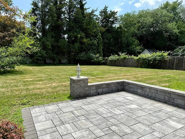 19 South Dr — Photo 27