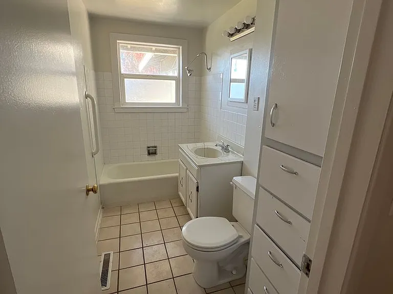 120 N 55th Ave — Photo 17