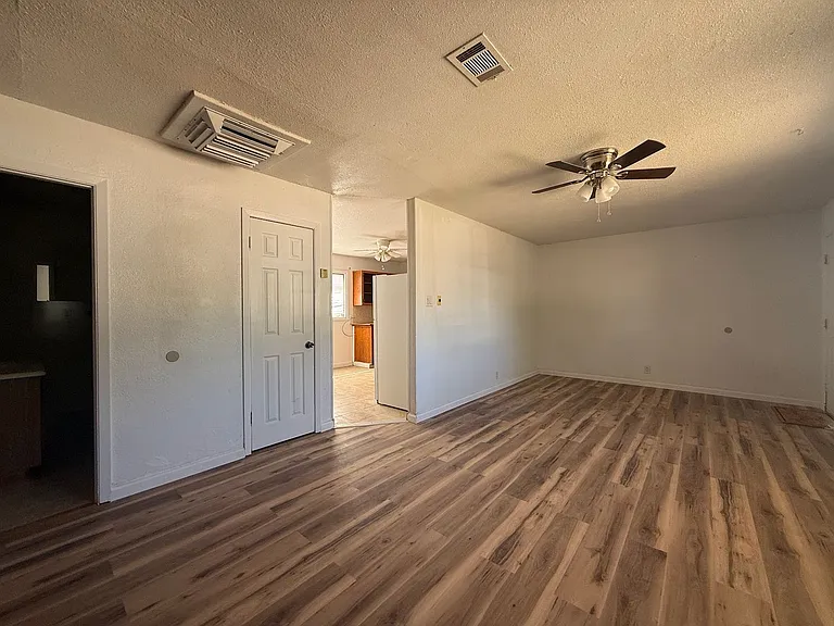 809 Spruce Ave — Photo 5