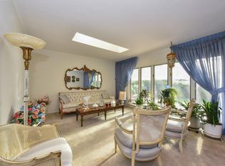 33 Steven St, Plainview, NY 11803