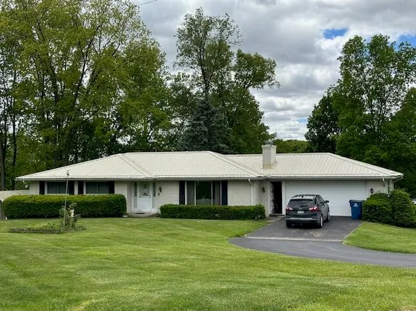 395 Hyannis Hills Dr, Tekonsha, MI 49092