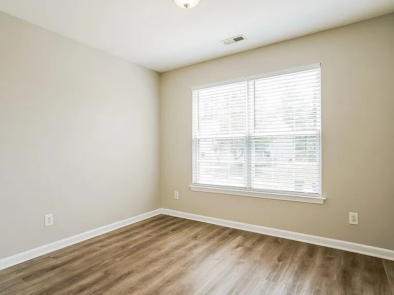 2826 Filbert St — Photo 15