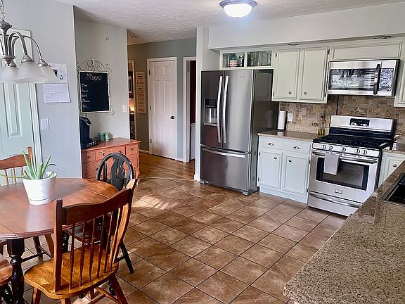 4th image of 10 Sheffield Ln