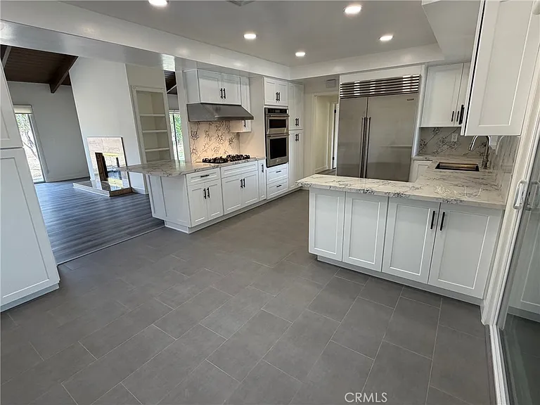 5301 Dubois Ave — Photo 3