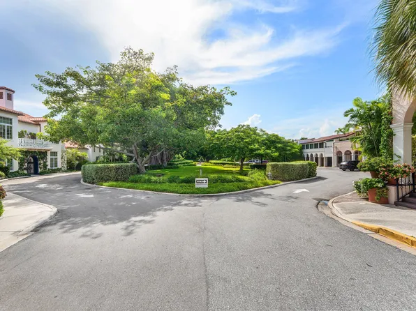 215 PHIPPS Plaza #2, Palm Beach, FL 33480