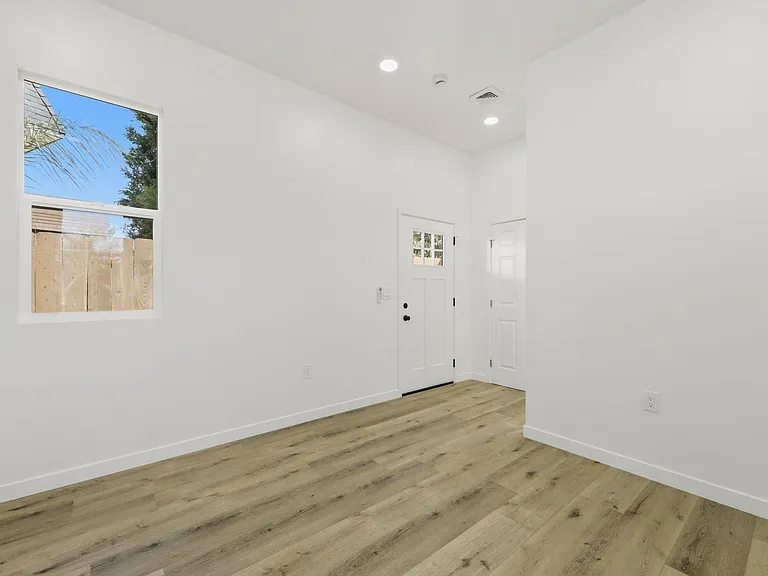 Combe Way Commons — Photo 18