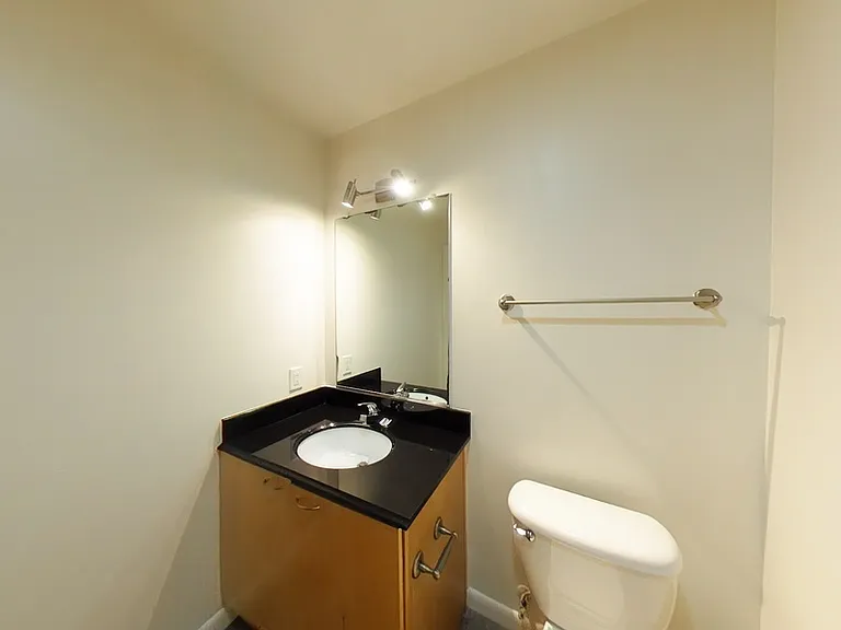 1011 W Marshall St #122 — Photo 11
