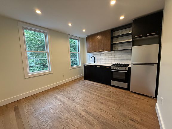 2nd image of 68 Lafayette St #2-1