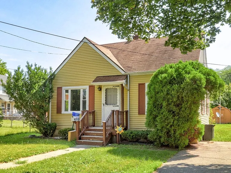 2020 Thorne Pl — Photo 1
