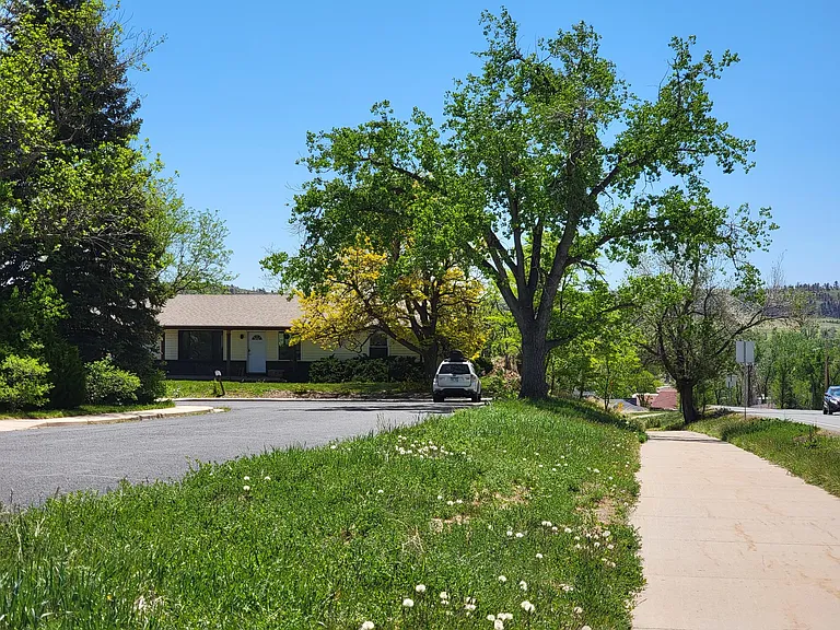 1490 Brown Cir — Photo 3
