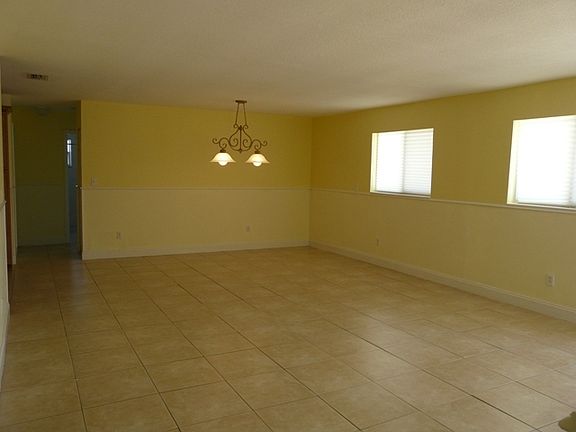 5th image of 183 N Coconut Palm Blvd