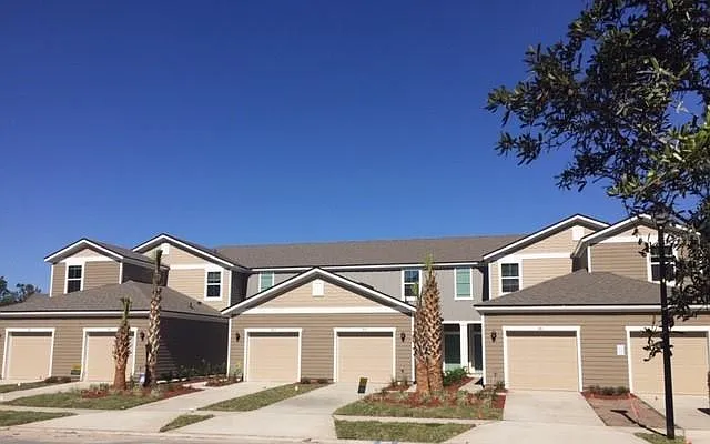 2 bed, 2.5 bath, 1210 sqft, $1,949 — Photo 2