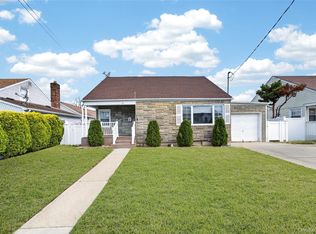 18 President Street, Freeport, NY 11520