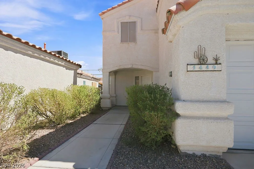 3 bed, 2.5 bath, 1420 sqft, $1,995 — Photo 2