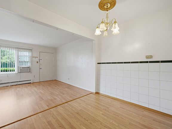 5th image of 15 King Arthur Ct APT 7