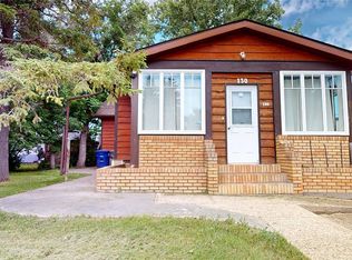 130 Maple Ave N, Eastend, SK S0N0T0