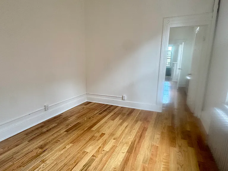 304 38th St #4 — Photo 7