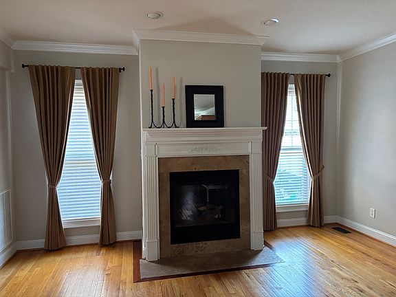5th image of 1217 Town Side Dr