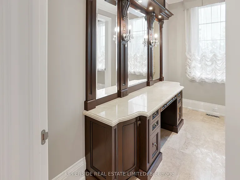 29 Riverside Blvd W — Photo 11