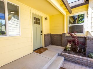 16 Adeline Way, Healdsburg, CA