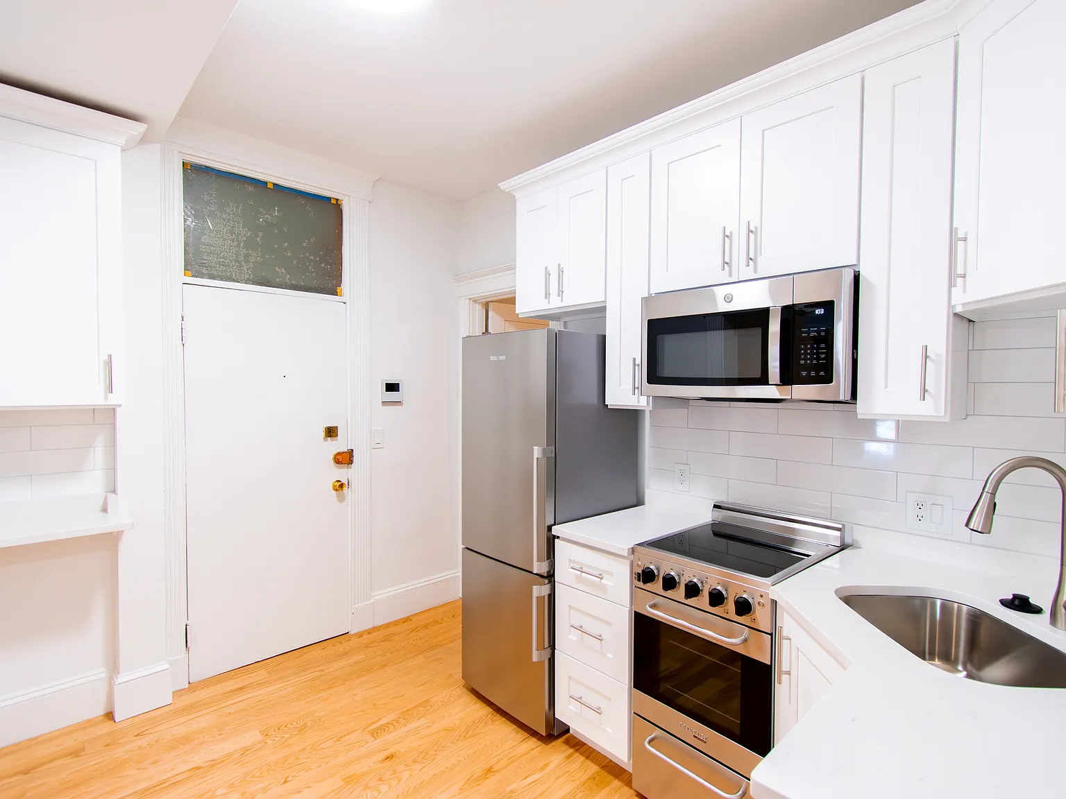 2 bed, 750 sqft, $3,650 — Photo 1