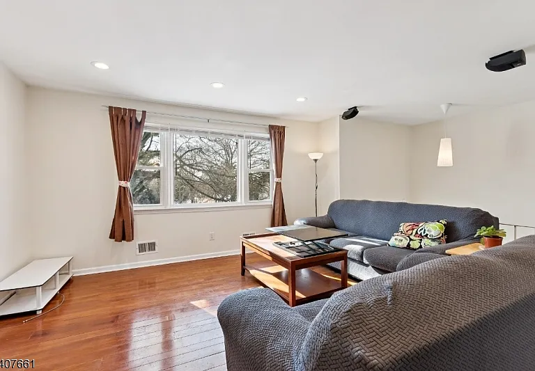 3 Stafford Dr — Photo 5