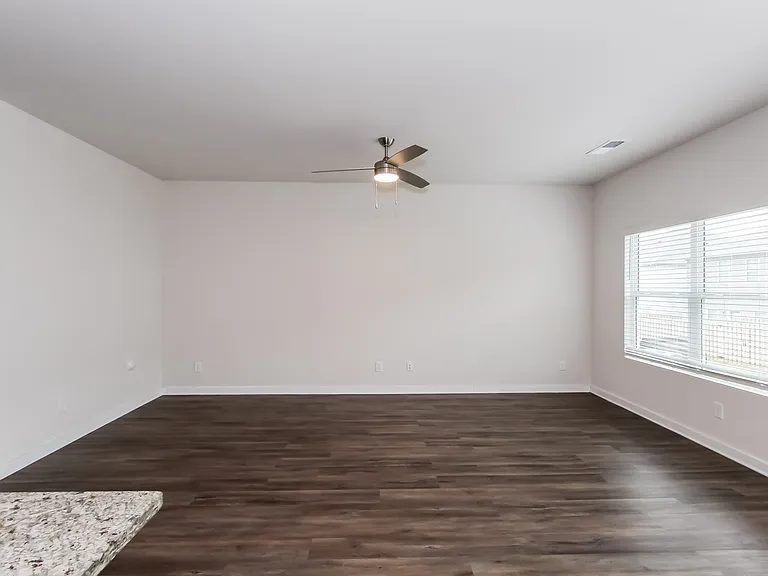504 The Heights Ln — Photo 10