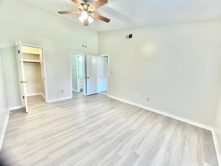 9345 Chisholm Rd #J3 — Photo 6