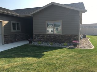 3512 Waggle Way SE, Minot, ND 58701