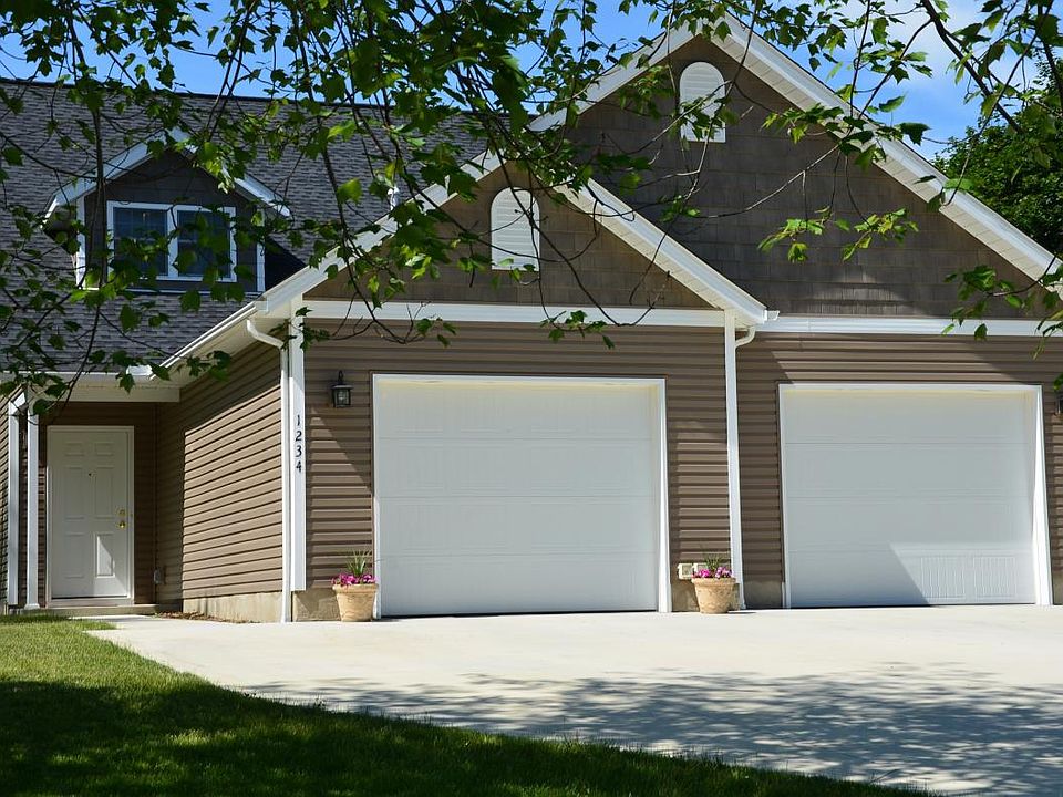 Left unit one car garage