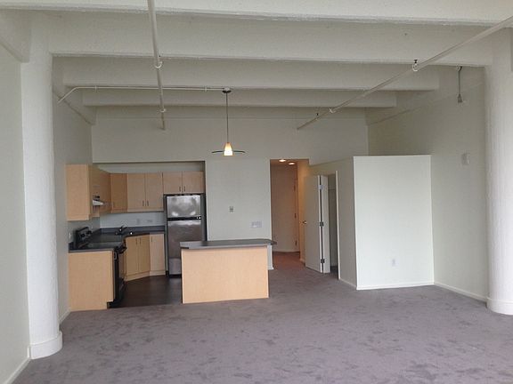 4th image of 640 N Broad St APT 324