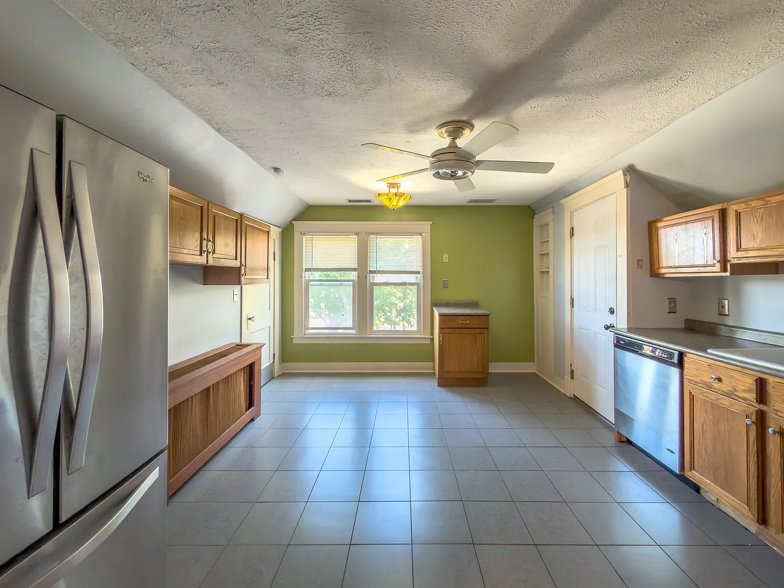 2 bed, 757 sqft, $1,850 — Photo 2
