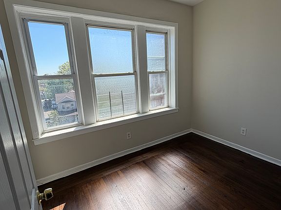 2nd image of 220 Roseville Ave #402A
