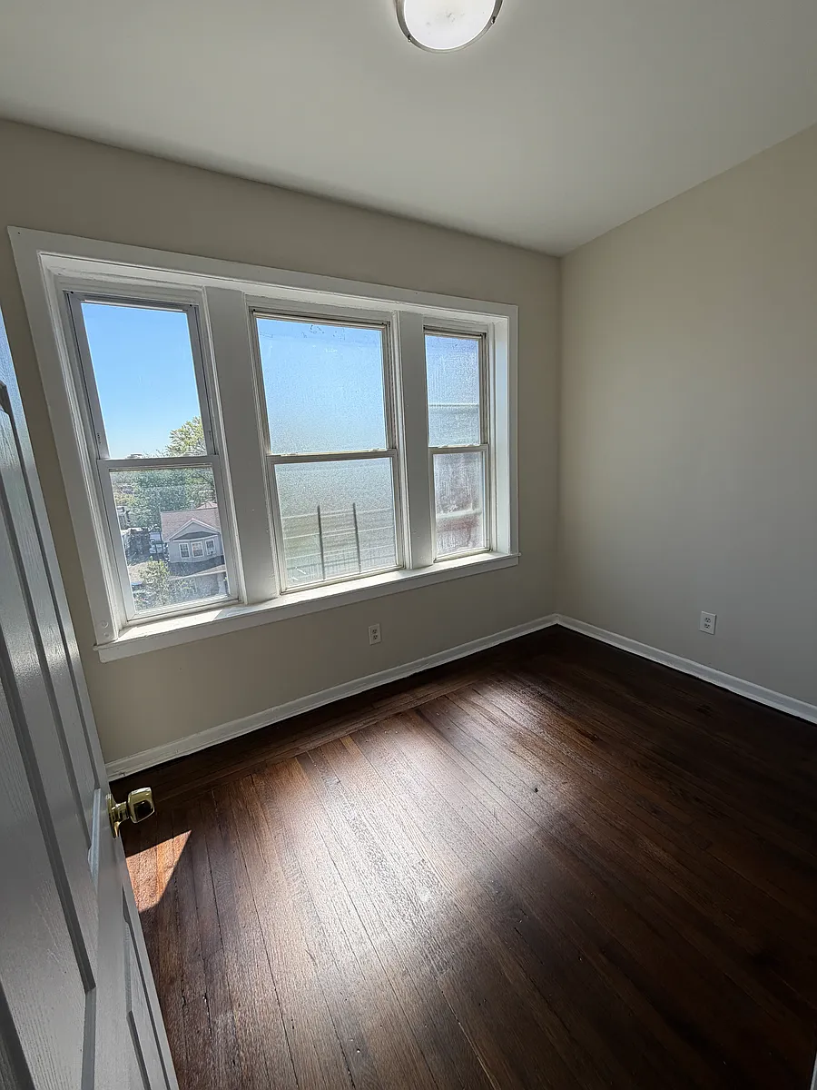 Building Photo - 220 Roseville Ave #402A