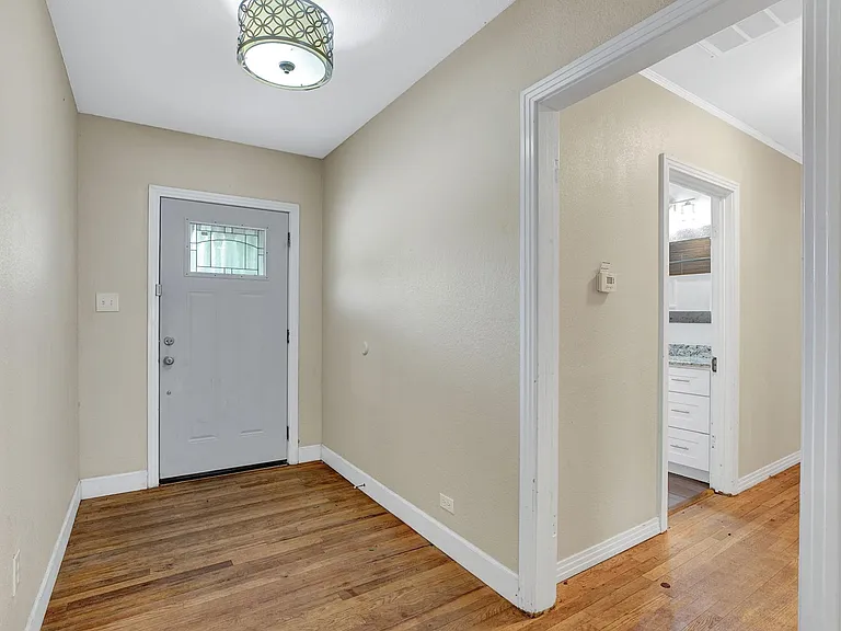 436 W Holland St — Photo 8