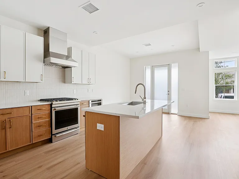 201 WALNUT — Photo 13