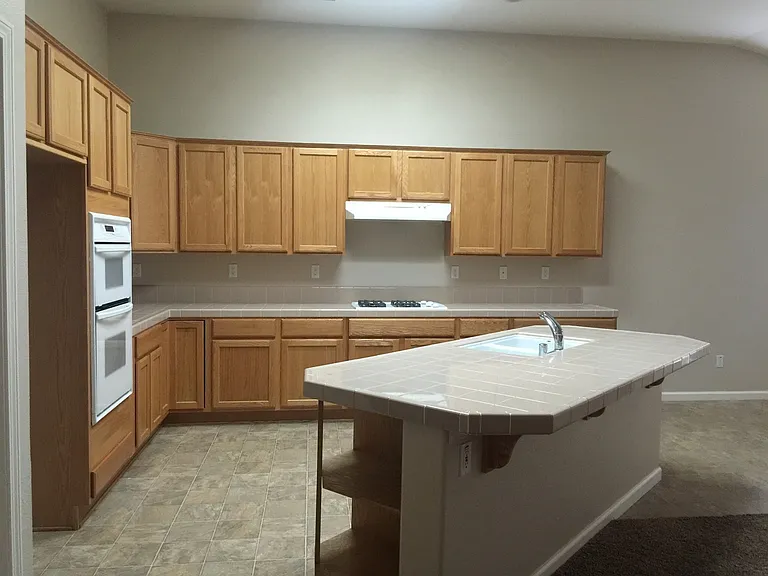 6102 W Seeger Ct — Photo 5