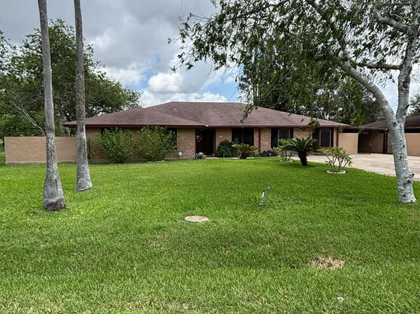 945 Acacia Lake Dr, Brownsville, TX 78521