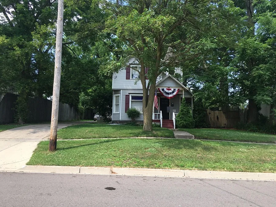 456 W Main St photo 1