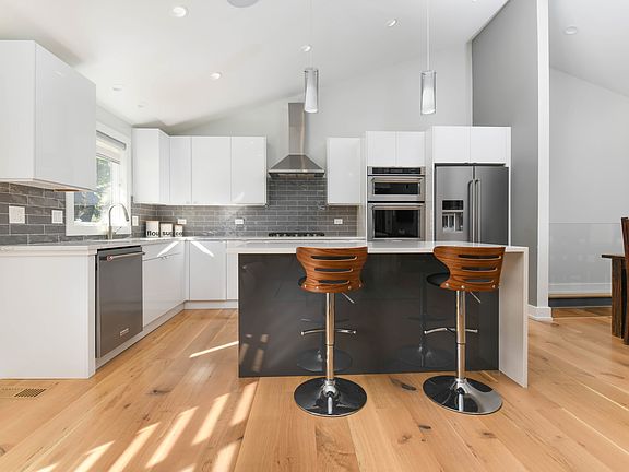 3rd image of 124 Tanager Dr