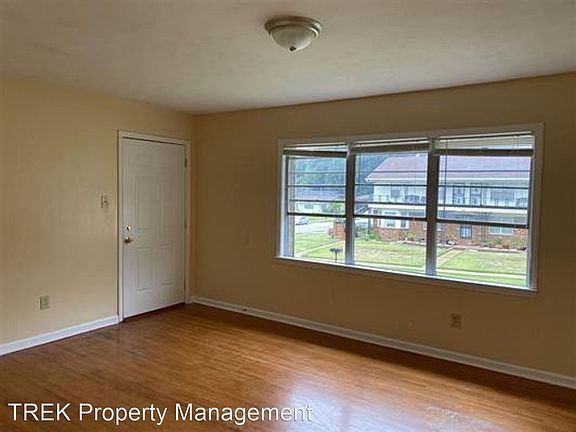 3rd image of 1263 Laudeen Dr APT 1