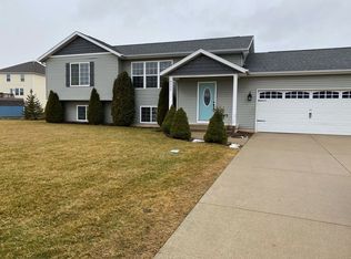 8337 Briar Ct, Jenison, MI 49428