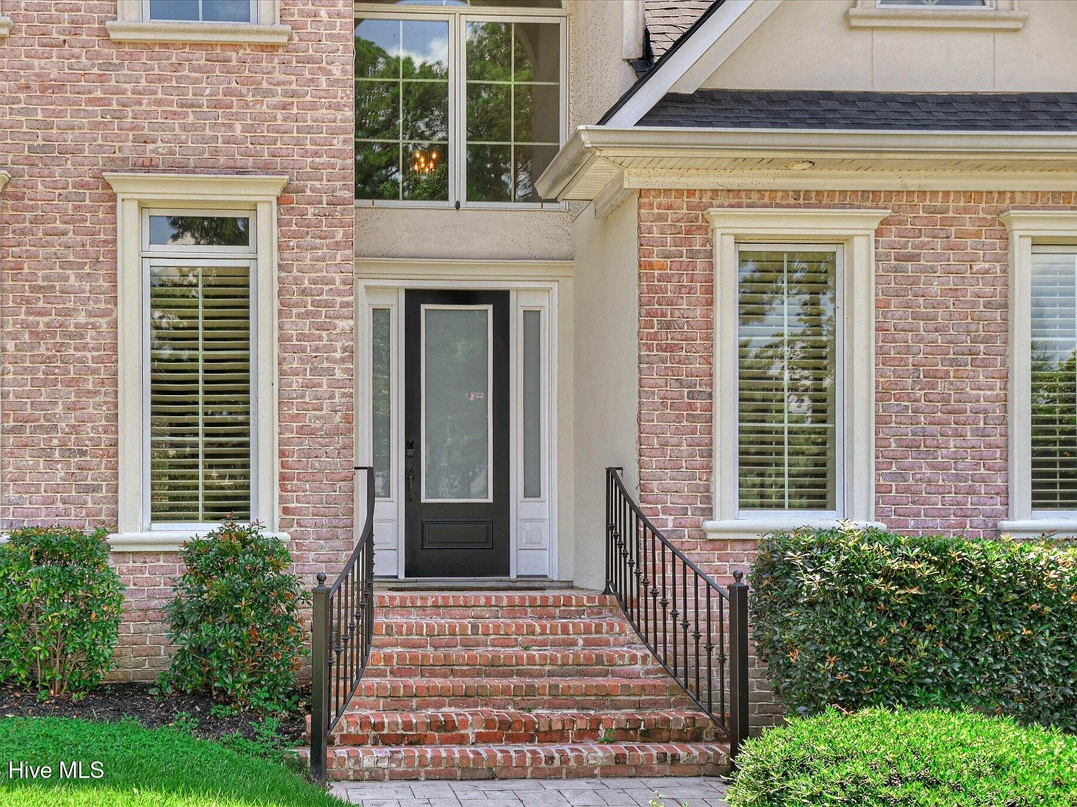 4 bed, 3.5 bath, 3450 sqft, $3,500 — Photo 4