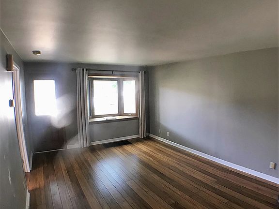 4th image of 2958 S California St