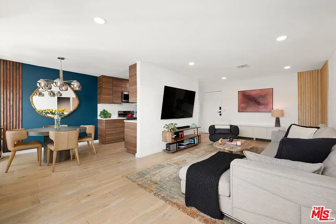 1 bed, 1.0 bath, 826 sqft, $3,500 — Photo 1